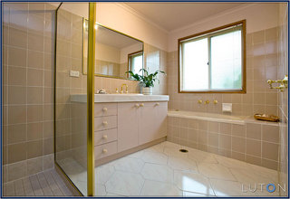 Bathroom (2011-10-26)