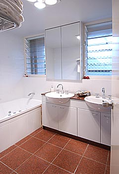 Ensuite (2004-02-25)