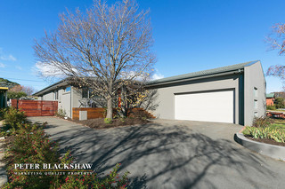 Front of house / double garage (2015-06-11)