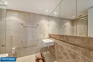 Bathroom (2012-02-02)