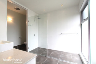 Bathroom (2014-08-12)