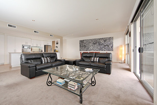 Lounge Room (2011-04-22)