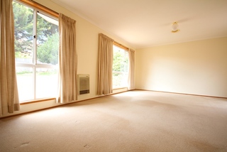 Lounge Room (2014-02-06)
