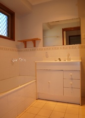 Bathroom (2013-11-01)
